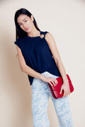 T-shirt con accessorio gold Shell